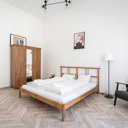 Setting Sun Apartment Budapest Bagian luar foto